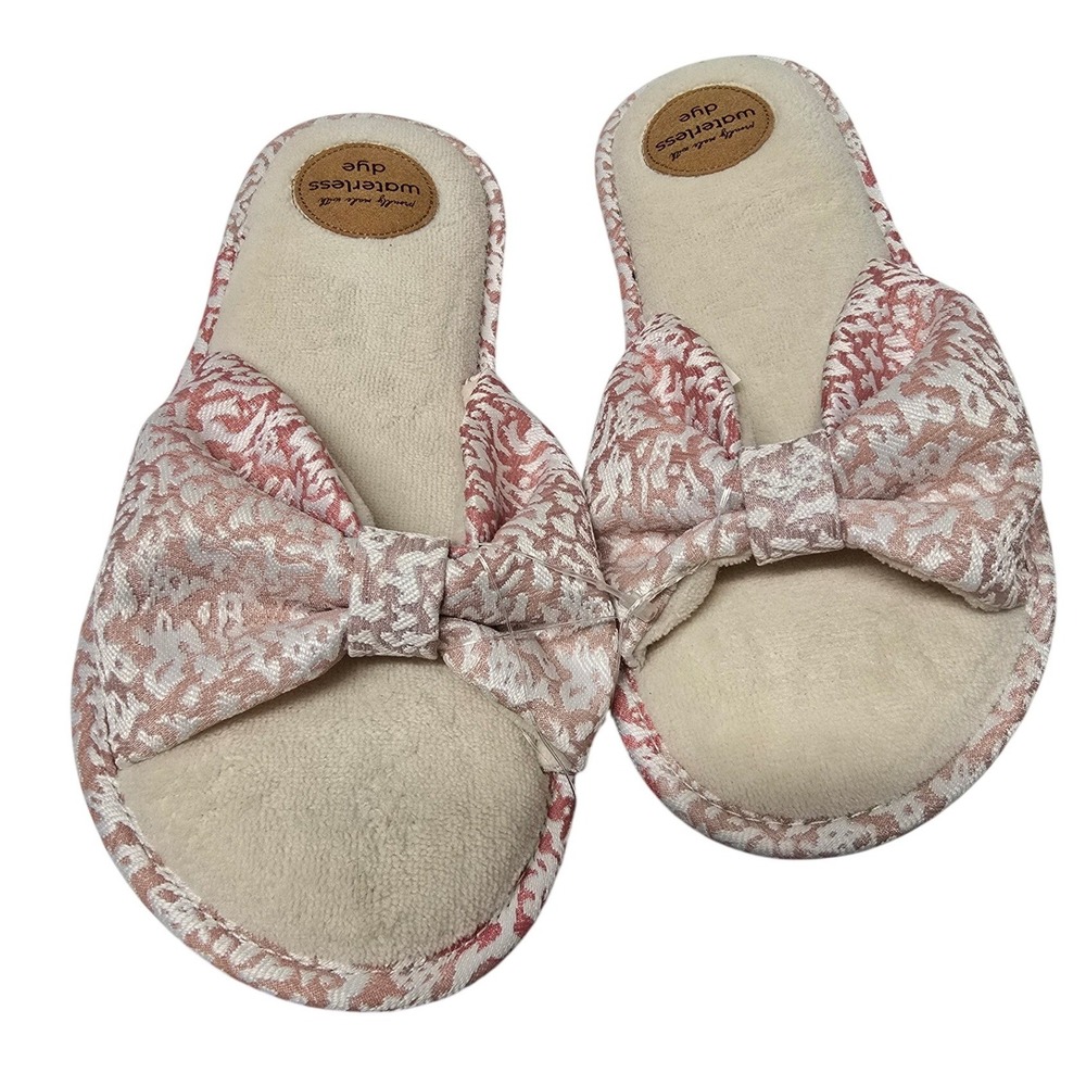 Isotoner Womens Memory Foam Slide Slippers Bow Iced Strawberry Pink SM 6.5-7 NWT